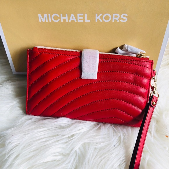 Michael Kors heart wristlet wallet - Picture 2 of 5